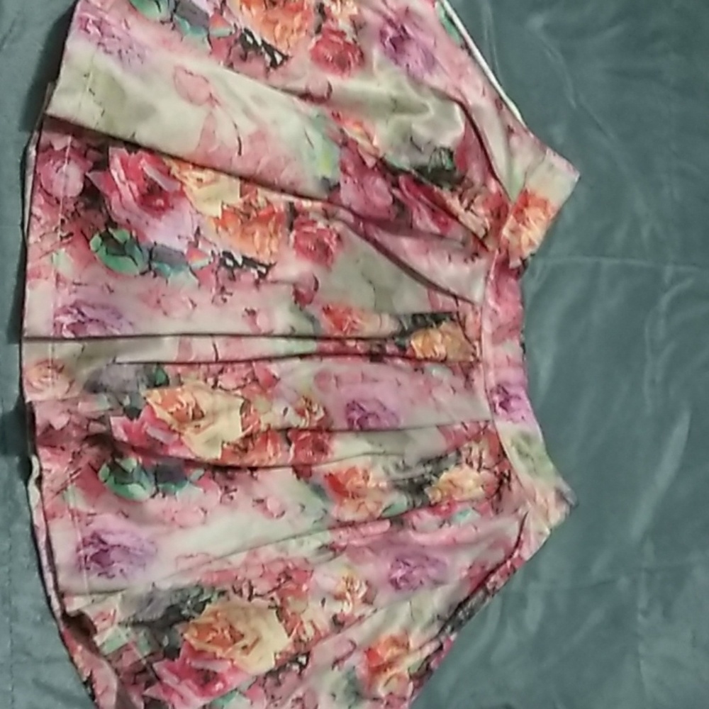 Beautiful floral skirt😍